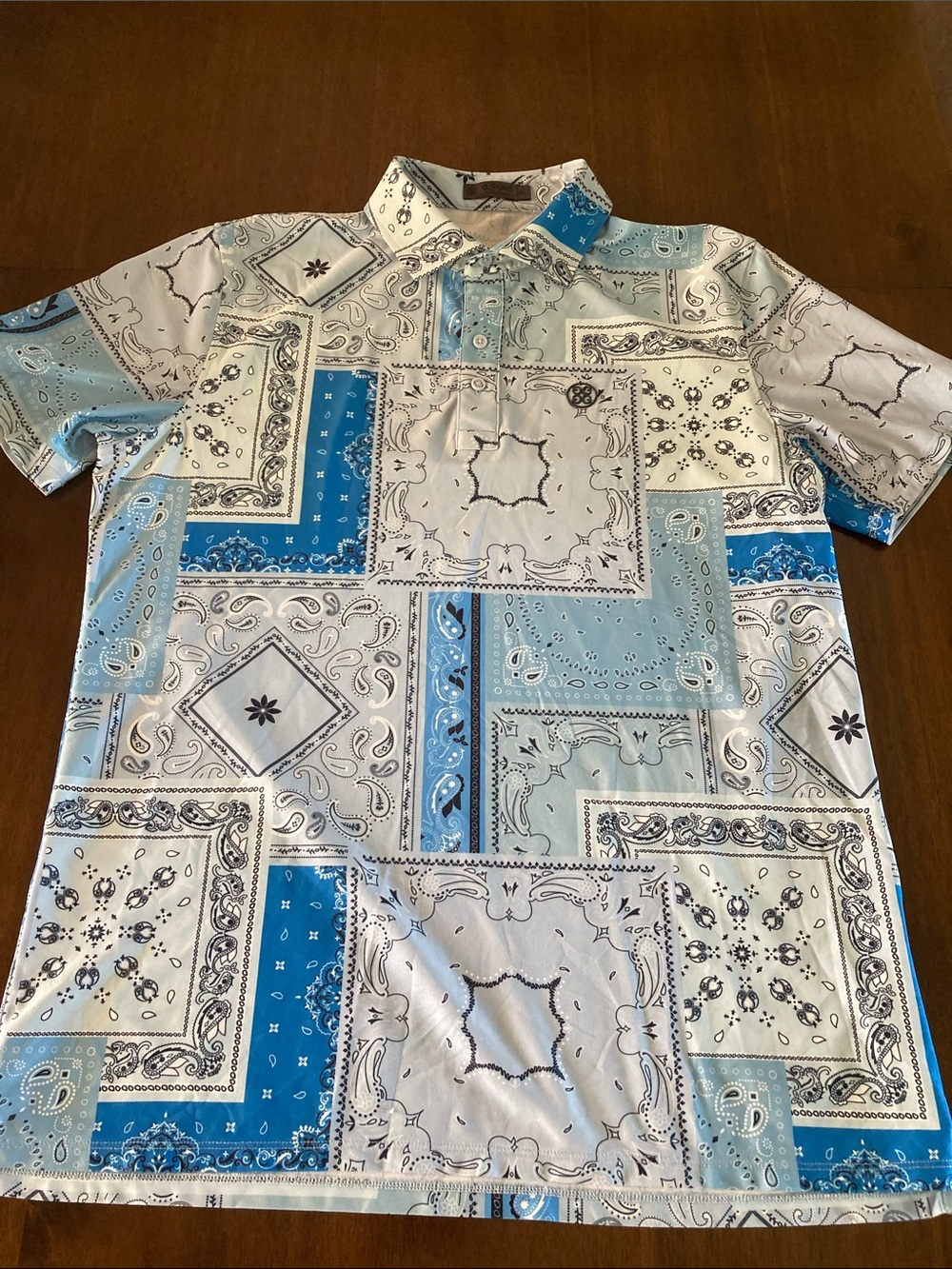 G/FORE Men’s White and Light Blue Bandana-Print Polo - Picture 4 of 9